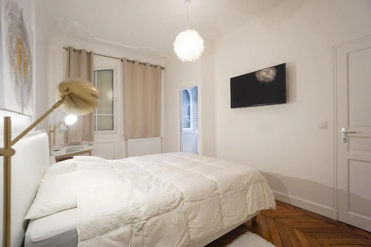 Modern Duplex Close To The Eiffel Tower Apartment